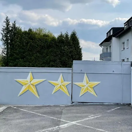 Hotel-restaurant Fueck فندق ليفركوزن