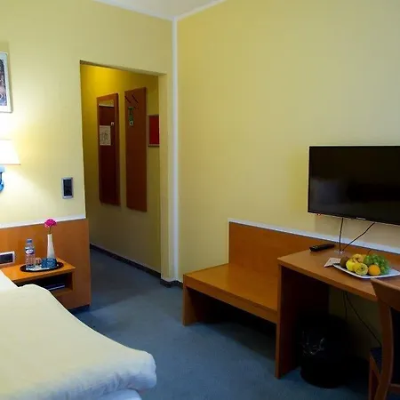 מלון Hotel-restaurant Fueck 3*