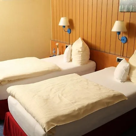 מלון Hotel-restaurant Fueck 3*